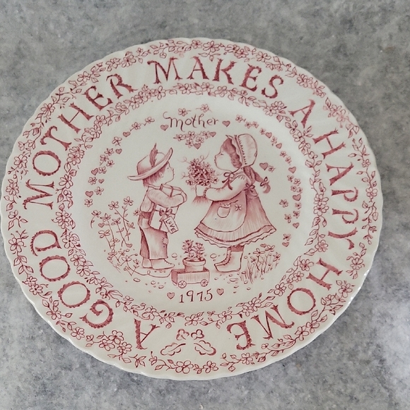 Staffordshire Other - Vintage 1975 Decorative Mother Plate in Red Transferware 9"